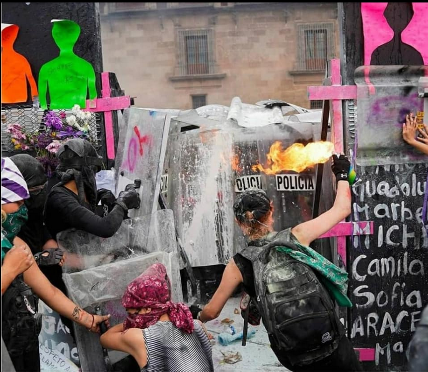 Мексика феминистки мотоциклист. Мексиканские феминистки.